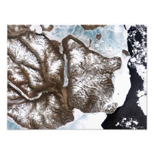 Treibeis zeichnet die Küstenlinie in OstGreenlan Fotodruck