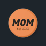 Trend Color - Frische Orange Mama Magnet<br><div class="desc">Die trendige Frühlingsfarbe: Fresh Orange. Dieser moderne und stilvolle Magnet mit anpassbarem Text, Mama etablierte Datum. Das schlichte und saubere Design in kräftigen Farben verleiht dem Alltag eine zeitlose Optik und verleiht ihm eine farbenfrohe Touch. Entdecken Sie unsere Frühlingsfarben für weitere Produkte im selben Schatten oder entdecken Sie andere stilvolle...</div>