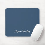 Trend Color Serious Blue Name Mousepad<br><div class="desc">Die trendige Farbe: Serious Blue. Modernes und stilvolles Mousepad mit individuellem Namen in einer hübschen handgeschriebenen Schrift. Das schlichte und saubere Design in einer soliden Farbe bietet einen zeitlosen und klassischen Anklang. Entdecken Sie unsere Trendfarben für weitere Produkte in derselben Farbe oder entdecken Sie andere Stilrichtungen, die Ihrem persönlichen Stil...</div>
