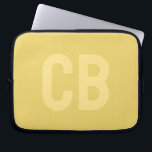 Trend Color Soft Gelber Notebookschlauch Laptopschutzhülle<br><div class="desc">Die trendige Frühlingsfarbe: Weich gelb. Moderner und stilvoller Laptop-Sleeve mit individualisierbarem Monogramm in einem minimalistischen Schriftart. Das schlichte und saubere Design in einer soliden Farbe bietet einen zeitlosen und klassischen Anklang. Entdecken Sie unsere Frühlingsfarben für weitere Produkte in der gleichen Farbe oder entdecken Sie andere stilvolle Farben, die zu Ihrem...</div>