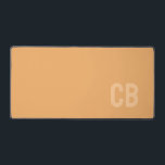 Trend Color Soft Orange Monogram Desk Mat Schreibtischunterlage<br><div class="desc">Die trendige Frühlingsfarbe: Soft Orange. Moderne und stilvolle Schreibtischmatte mit anpassbarem Monogramm in minimalistischem Schriftart. Das schlichte und saubere Design in einer soliden Farbe bietet einen zeitlosen und klassischen Anklang. Entdecken Sie unsere Frühlingsfarben für weitere Produkte in der gleichen Farbe oder entdecken Sie andere stilvolle Farben, die zu Ihrem persönlichen...</div>