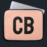Trend Color Soft Peach Notebook Sleeve<br><div class="desc">Die trendige Frühlingsfarbe: Soft Peach. Moderner und stilvoller Laptop-Sleeve mit individualisierbarem Monogramm in klassischem schwarz-minimalistischem Schriftart. Das schlichte und saubere Design in einer soliden Farbe bietet einen zeitlosen und klassischen Anklang. Entdecken Sie unsere Frühlingsfarben für weitere Produkte in der gleichen Farbe oder entdecken Sie andere stilvolle Farben, die zu Ihrem...</div>