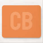 Trend Farbe Frische Mandarine Mousepad<br><div class="desc">Die trendige Frühlingsfarbe: Frische Mandarine. Modernes und stilvolles Mousepad mit individuell anpassbarem Monogramm aus zwei Buchstaben in einem minimalistischen Schriftart. Das schlichte und saubere Design in einer soliden Farbe bietet einen zeitlosen und klassischen Anklang. Entdecken Sie unsere Frühlingsfarben für weitere Produkte in der gleichen Farbe oder entdecken Sie andere stilvolle...</div>