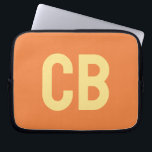 Trend Farbe Frische Mandarine Notebook-Rückenlehne Laptopschutzhülle<br><div class="desc">Die trendige Frühlingsfarbe: Frische Mandarine. Moderner und stilvoller Laptop Sleeve mit individualisierbarem Monogramm in einem minimalistisch hellgelben Schriftart. Das schlichte und saubere Design in einer soliden Farbe bietet einen zeitlosen und klassischen Anklang. Entdecken Sie unsere Frühlingsfarben für weitere Produkte in der gleichen Farbe oder entdecken Sie andere stilvolle Farben, die...</div>