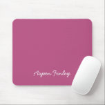 Trend Farbe Rosa Lila Berry Name Mousepad<br><div class="desc">Mousepad in massiver rosa lila Beerenfarbe. Modernes und stilvolles Mousepad mit individuellem Namen in einem niedlichen handgeschriebenen Schriftart. Das schlichte und saubere Design in einer soliden Farbe bietet einen zeitlosen und klassischen Anklang. Entdecken Sie unsere trendigen Farben für weitere Produkte in der gleichen Farbe oder entdecken Sie andere stilvolle Farben,...</div>