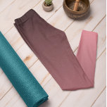 Trend Herbst Farbe Wassermelone Rosa Leggings<br><div class="desc">Stilvolle Watermelon Pink subtile ombre Leggings aus unserer Farbsammlung Herbst & Winter 2023/24 Trend bieten zeitlosen Charme. Diese zarten, rosa Leggings zeichnen sich durch einen Farbverlauf aus, der von der Dunkelheit oben bis zur helleren / helleren Farbe an den Beinen verblasst. Watermelon rosa könnte man als weiche oder pastellrosa Farbe...</div>