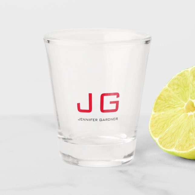 Trendfarbene, schlichte rote Monogramm Schnapsglas (Vorderseite)