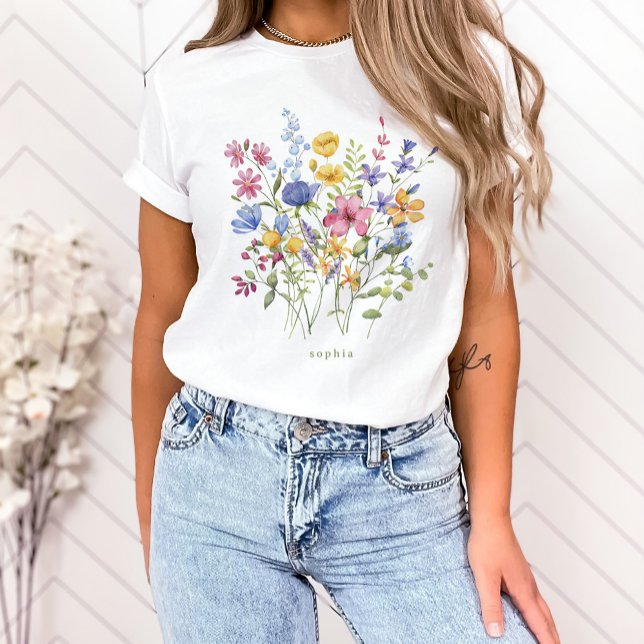 Trendfarbige Wildblumen mit Monogramm T-Shirt (A trendy and boho T-shirt with colorful wildflowers and your name or monogram)