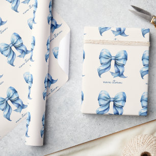 Trendige blaue Schleife personalisiert mit Namen M Geschenkpapier