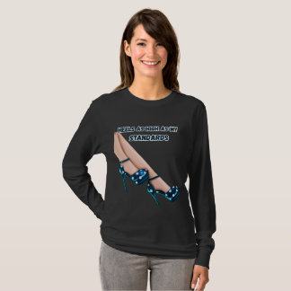 Trendige Türkis-Pünktchen-High-Heels-Boss-Babe-Zit T-Shirt