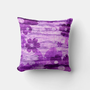 Trendige violette Blume auf Holz Kissen