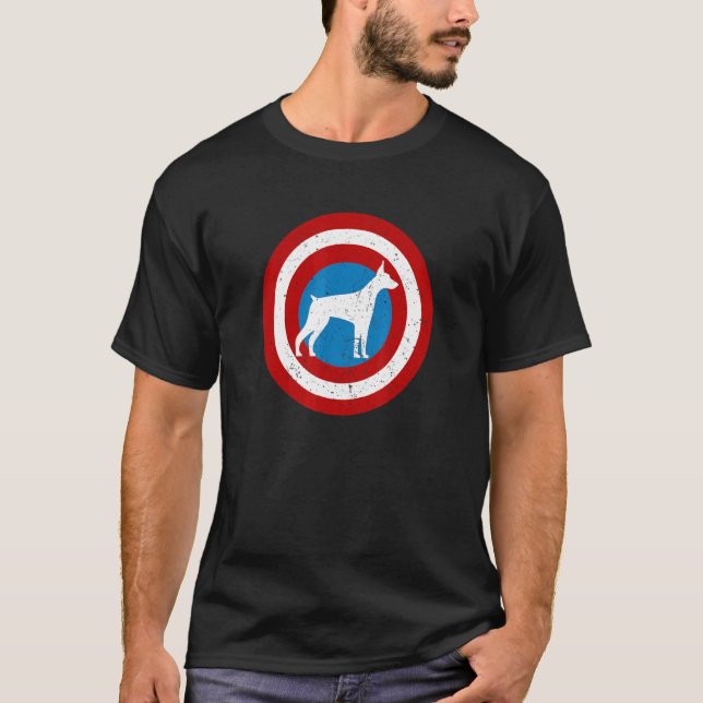 Trendiger Dobermann-Held bedrängtes Ziel T-Shirt (Vorderseite)