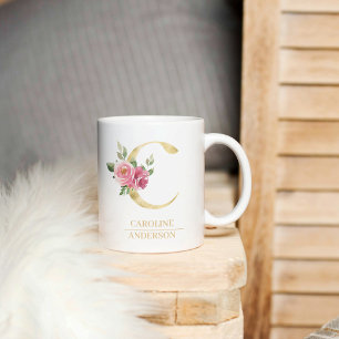Trendiger goldener Wasserfarben-Blumenbuchstabe C Kaffeetasse