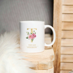 Trendiger goldener Wasserfarben-Blumenbuchstabe T  Kaffeetasse