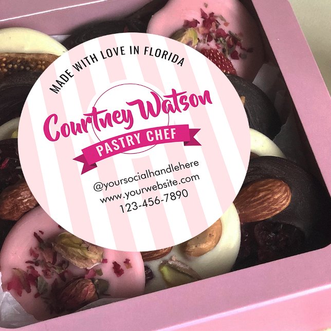 Trendiger Kuchen Bäckerei Konditor Rosa Streifen Runder Aufkleber (Von Creator hochgeladen)