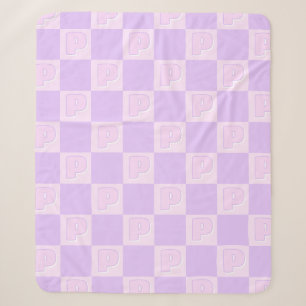 Trendiger lila Monogramm-Initial-Karo-Check Sherpadecke