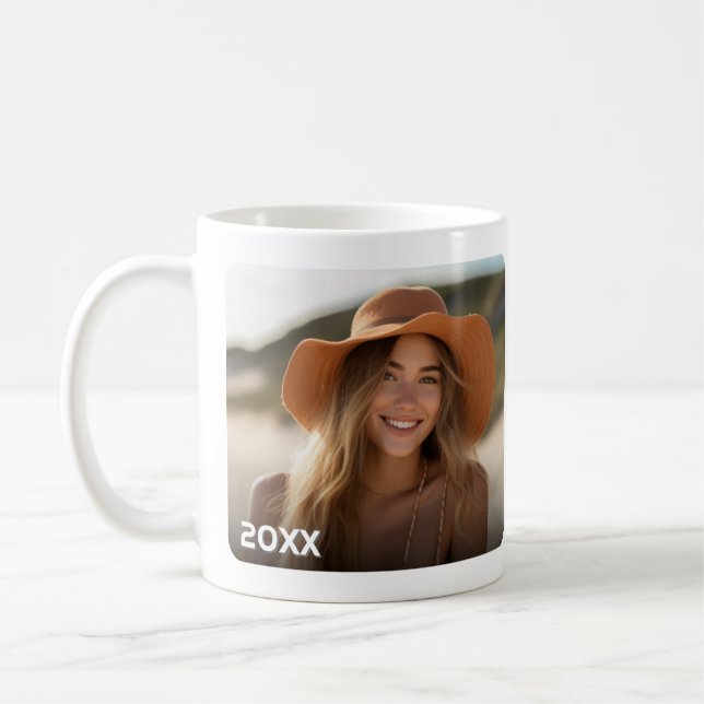 Trendiges minimales Fotodesign mit Jahr Kaffeetasse (Links)