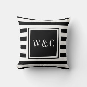 Trendiges Schwarz-Weiß-Streifen-Monogramm Kissen