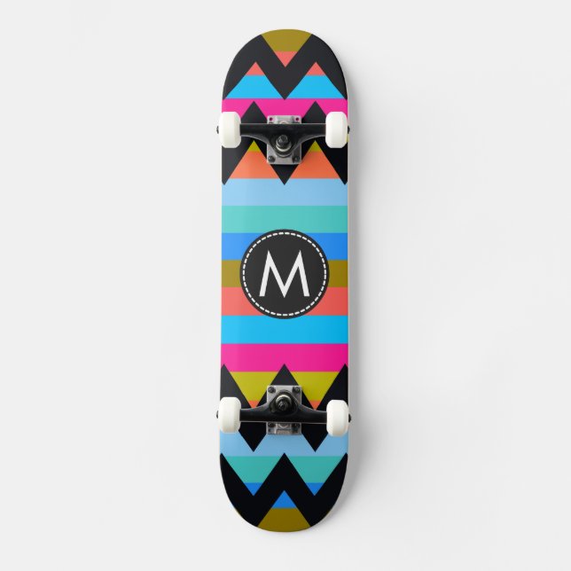 Trendiges Zickzack Streifenmuster #4 Skateboard (Vorderseite)