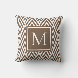 Trendmedium braune Monogramm-Arrow-Diamantmuster Kissen