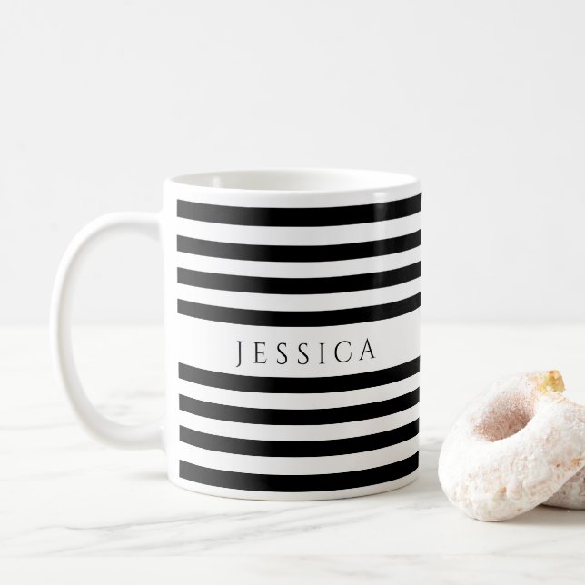 Trendschwarze und weiße Streifen Muster Name Kaffe Kaffeetasse (Mit Donut)