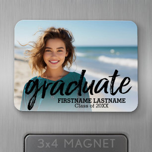 Trendy-Abschluss-Foto mit gebürsteten Buchstaben Magnet