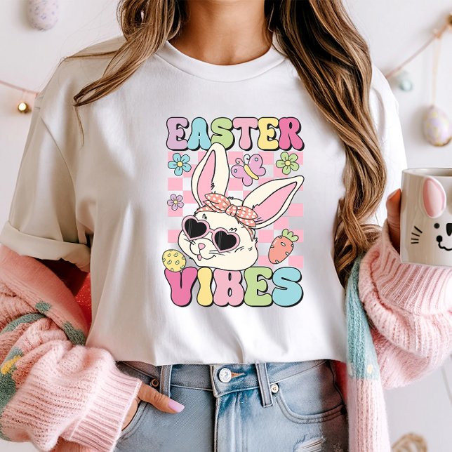 Trendy and Groovy Oaster Vibes Bunny T-Shirt (Von Creator hochgeladen)