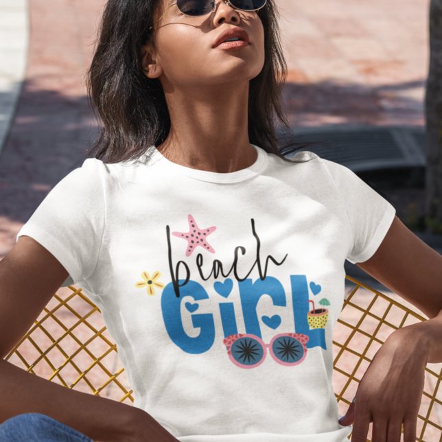 Trendy Beach Girl Typografy Vacation Wear T-Shirt (Von Creator hochgeladen)
