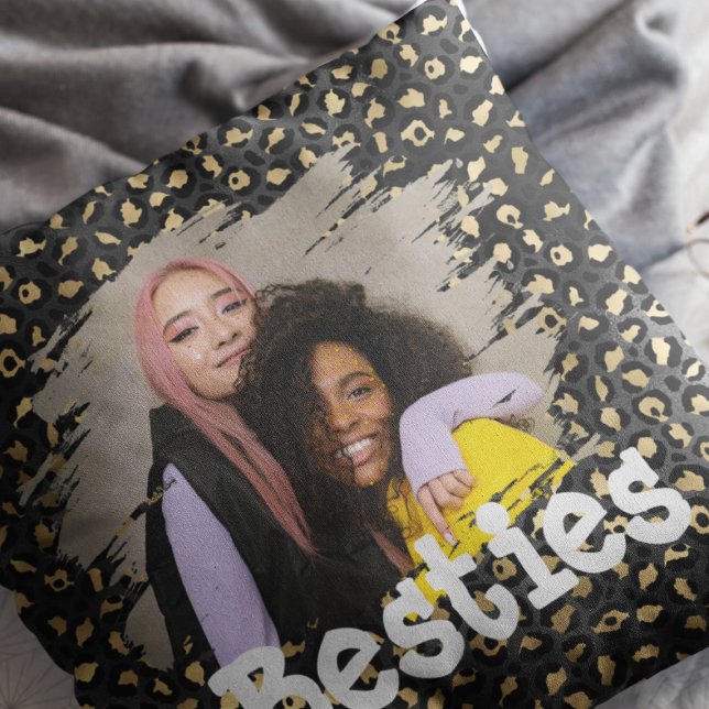 Trendy Besties Foto Black & Gold Animal Print Kissen (Von Creator hochgeladen)