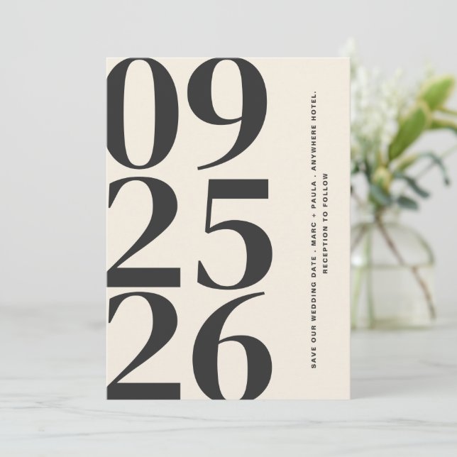 Trendy Black Simple Elegant Modernes Minimalistisc Save The Date (Stehend Vorderseite)