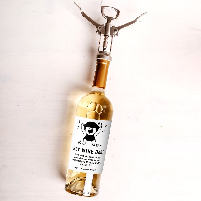 Trendy Black Woman Dancing Wine Label Weinetikett (Von Creator hochgeladen)