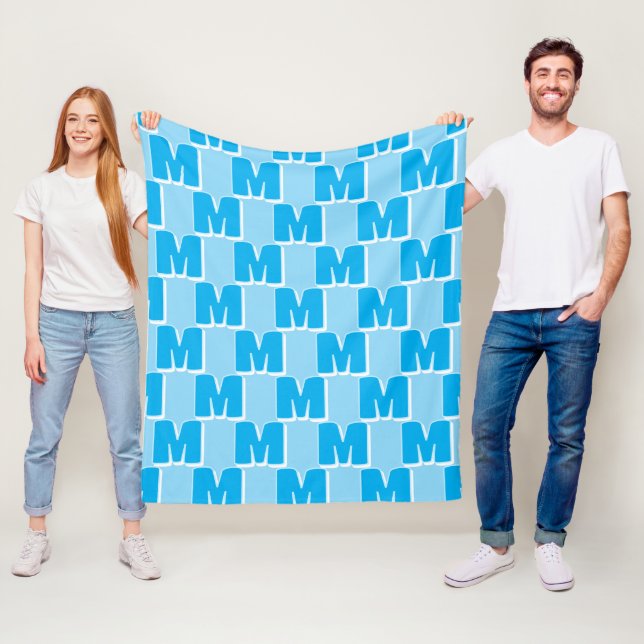 Trendy Blue Personalisiert Initial Fleecedecke (Beispiel)