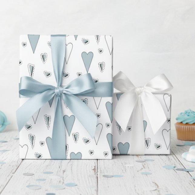 Trendy Blue und White Gender Neutral Hearts Geschenkpapier (Cute Blue Hearts Wrapping Paper for Boy Baby Shower or Valentine's Day. Heart & Polka Dots Pattern)