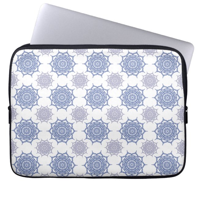 Trendy Boho Winter Blue, White Mandala Pattern Zen Laptopschutzhülle (Vorderseite)