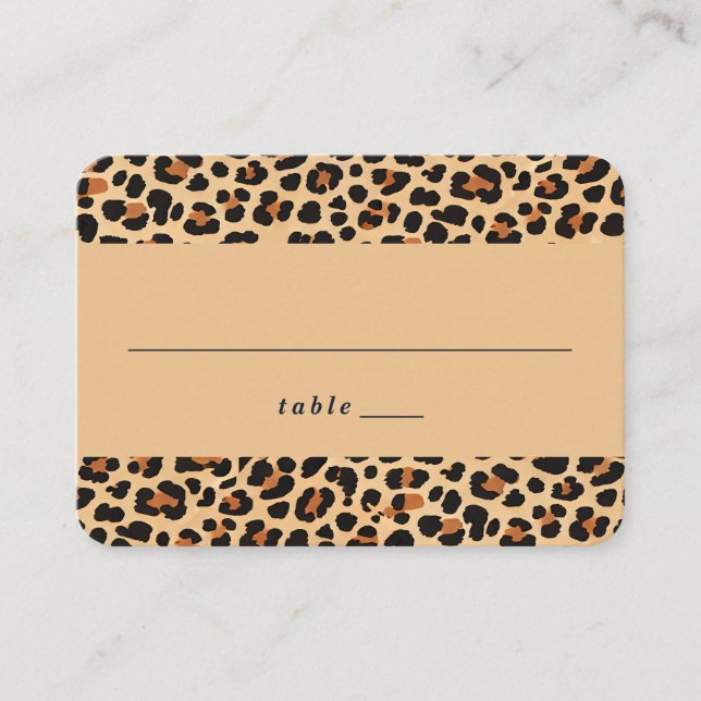 Trendy Bold Brown und Beige Leopard Print Pattern Platzkarte (Vorderseite)