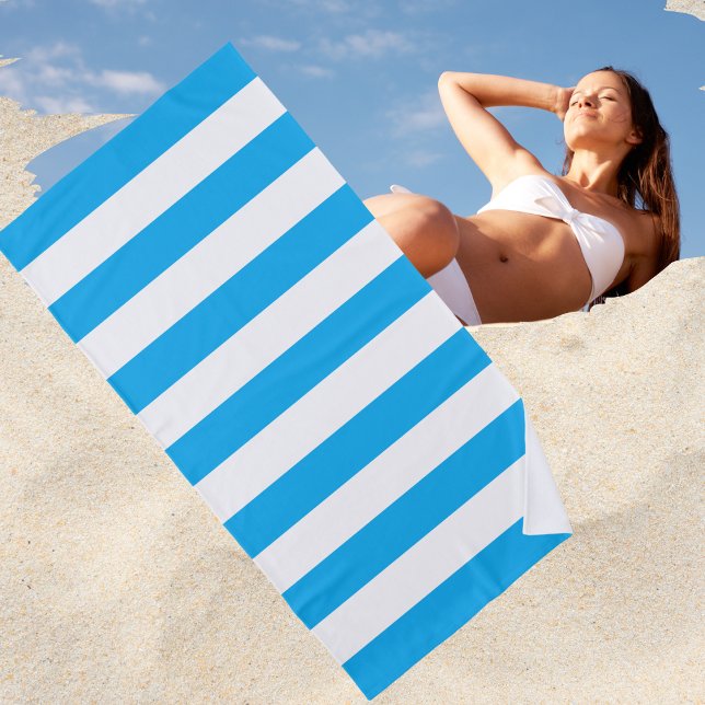 Trendy Bright Summer Cerulean Blue Stripes Strandtuch (Von Creator hochgeladen)
