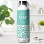 Trendy-Business-Logo Trinkflasche<br><div class="desc">Mit diesem leopard print oder animal print pattern accent können Sie Ihr Business, Ihre Marke oder Ihr individuelles Design auf eine trendige Art und Weise vorstellen. Personalisieren Sie diese Wasserflasche mit Ihrem Business- oder Markenlogo, oder sogar mit einem Design, das Sie gewollt haben. Verändern Sie den Hintergrund und die Schriftart-Farben...</div>