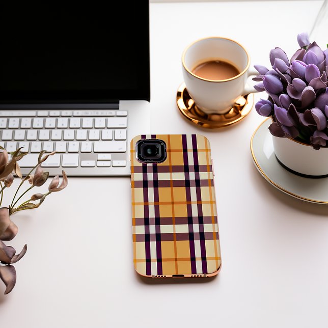 Trendy Classic Kariert Lila und Beige Case-Mate iPhone Hülle (Classic Purple and Gold Plaid Wexford iPhone 15 case)