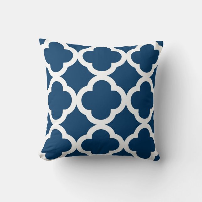 Trendy Clover Pattern in Navy Blue und White Kissen (Vorderseite)