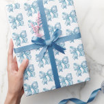 Trendy Coquette Baby Blue Bow Muster Geschenkpapier<br><div class="desc">Watercolor Baby Blue Bow Wrapping Paper. Fügen Sie Ihren Geschenken eine süße und stilvolle Touch mit diesem hübschen Verpackungspapier mit einem Baby-blauen Wasserfarbenbogenmuster hinzu. Ideal für eine Babydusche oder ein Brautparty mit dem Motto "Something Blue Before I Do", verbindet dieses Design klassische Eleganz mit einem spielerischen, modernen Ambiente. Die sanft...</div>