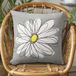 Trendy Daisy mit grau und gelb Kissen<br><div class="desc">Ein Zen-und skurrile,  Hipster-Kunstwerk. Sie können einen Namen,  ein Monogramm oder einen anderen benutzerdefinierten Text hinzufügen. Wenn Sie die Kunst verschieben möchten,  klicken Sie auf die Schaltfläche Anpassen,  um Änderungen vorzunehmen.</div>