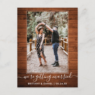 Trendy Getting Married Rustic Wood Save the Date Postkarte