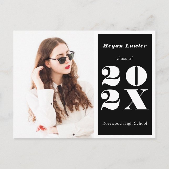 Trendy Graduate Announcement Foto Black Postkarte (Vorderseite)