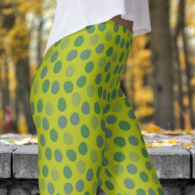 Trendy Green und Acid Green Polka Dot Pattern Leggings (Greens on Acid Green Leggings)