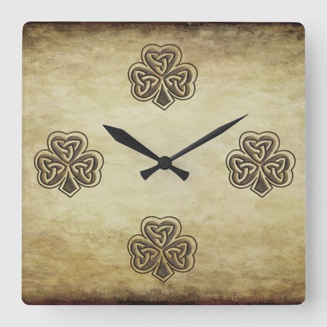 Trendy Grundge Irish Glück Kleeblatt Quadratische Wanduhr (Vorderseite)