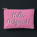 Trendy Hello Gorgeous Girly Pink Zubehörtasche<br><div class="desc">Trendy Typografie auf rosa Pouch.</div>