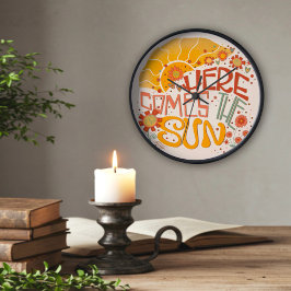 Trendy Hier kommt die Sun Quote Inspirivity Clock Quadratische Wanduhr