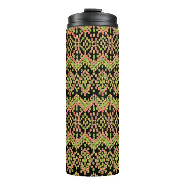 Trendy Ikat Ethnic Pattern auf Schwarz zu individu Thermosbecher (Vorderseite)