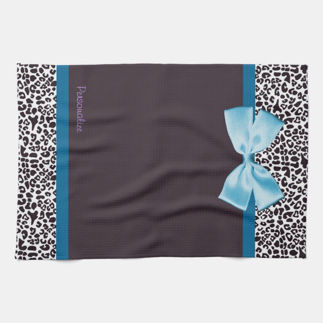 Trendy Leopard Print und Blue Ribbon mit Namen Küchentuch (Horizontal)