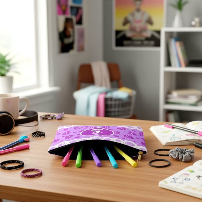 Trendy Lila Herzen mit Punkten und Wirbel Zubehörtasche (Personal cute and oh so purple. This cosmetic bag can have so many uses like storing all those pens)